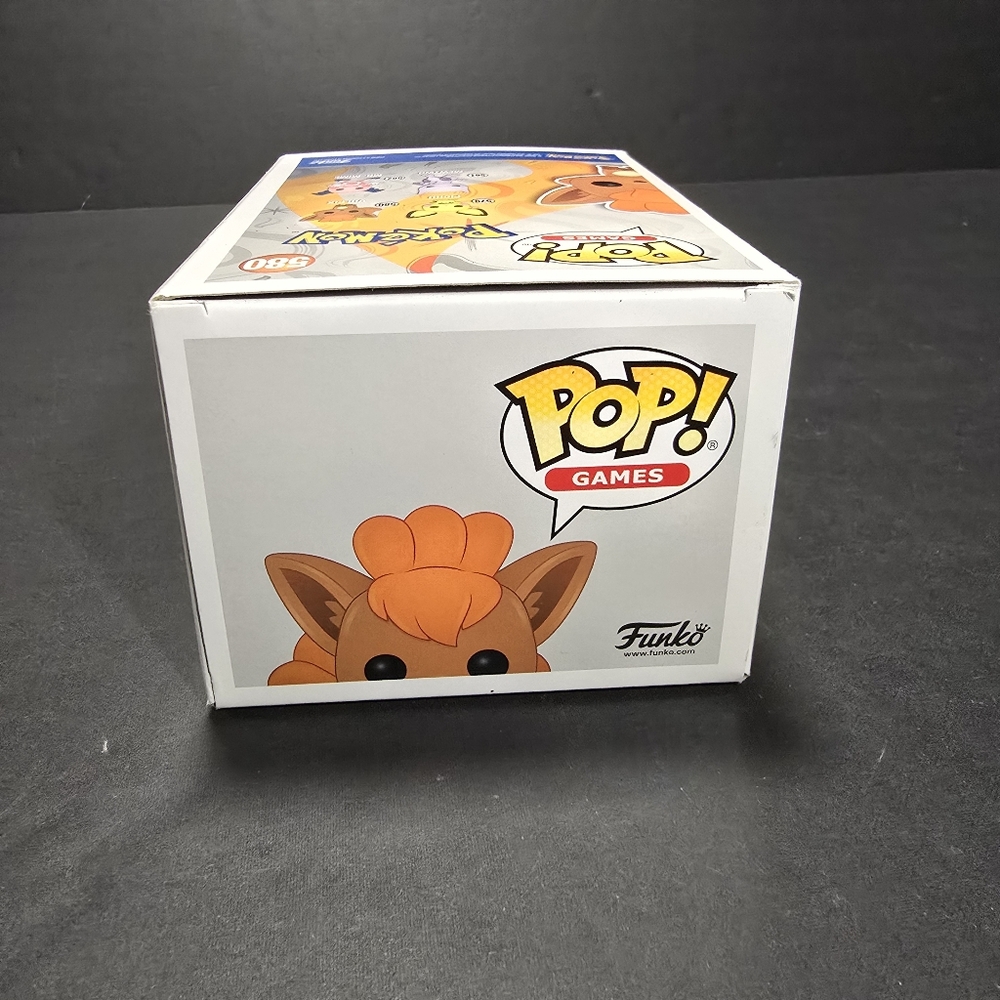 Funko Pop! Pokemon: Vulpix #580 Flocked - 2020 Summer Convention Exclusive - Picture 5 of 8